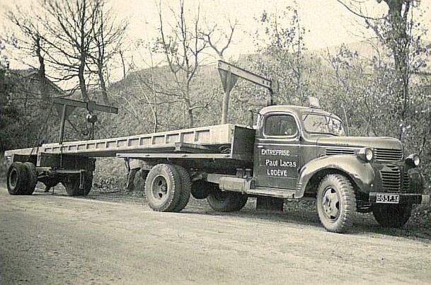 photo camion transporteur de poteau en bois